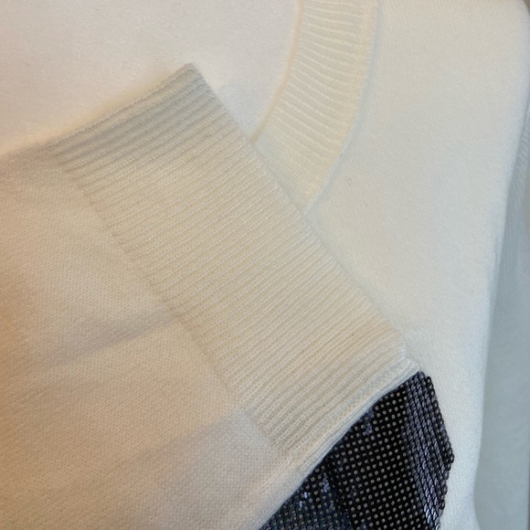 NWOT New York & Company Abstract Bow Sweater - Size XL - Picture 4 of 7